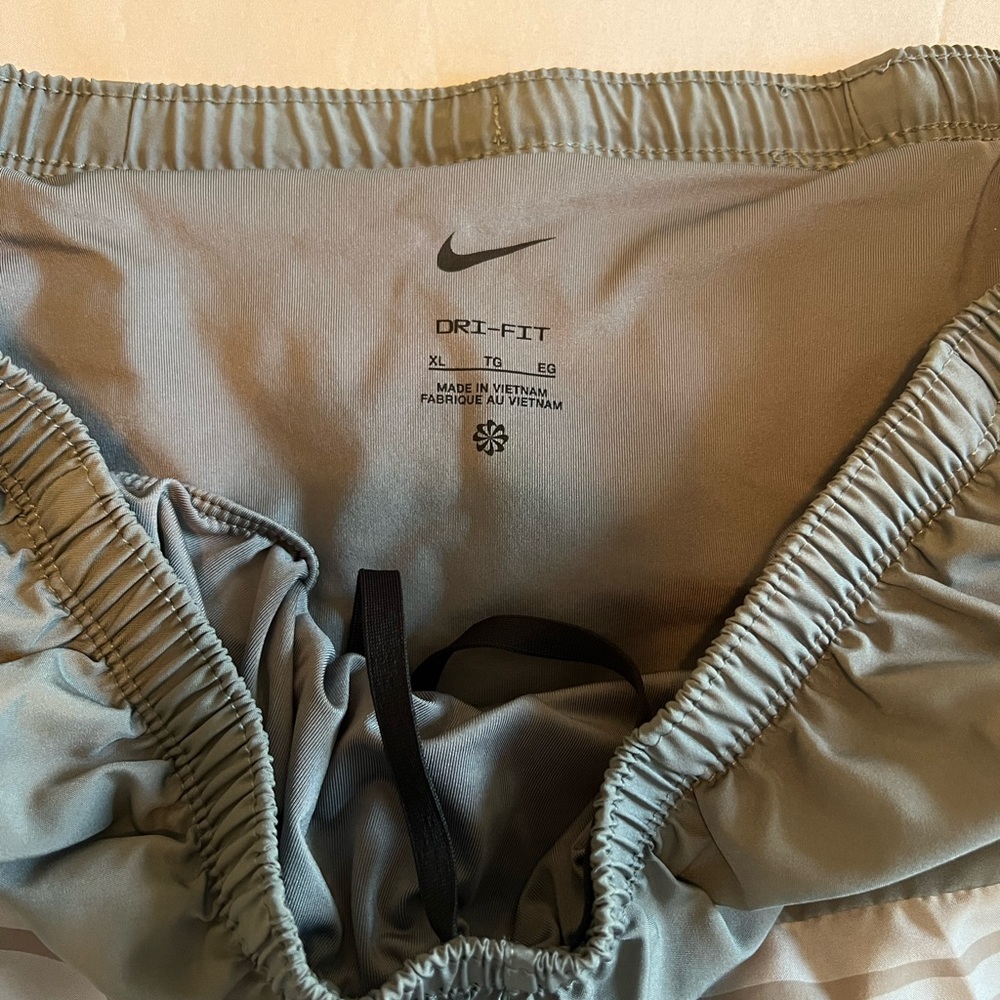 Nike Men's Dri-FIT Challenger Run Division 5" Brief-Lined Running Shorts